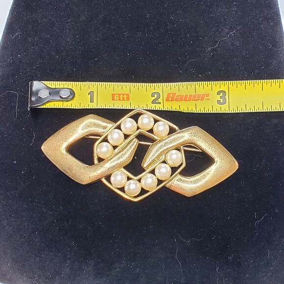 Trifari Gold Tone Faux Pearl Signed Brooch Pin 3" Vtg - Picture 4 of 4